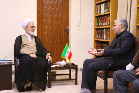 Imágenes / Encuentro del presidente y los vicepresidentes de la Yihad Universitaria de la provincia de Qom con el ayatolá A'rafi