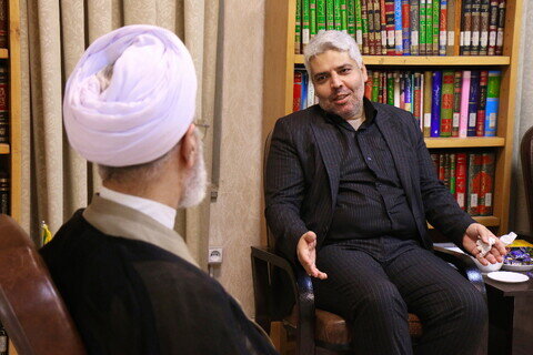 Imágenes / Encuentro del presidente y los vicepresidentes de la Yihad Universitaria de la provincia de Qom con el ayatolá A'rafi