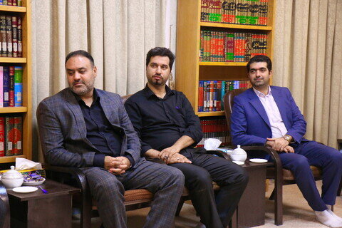 Imágenes / Encuentro del presidente y los vicepresidentes de la Yihad Universitaria de la provincia de Qom con el ayatolá A'rafi