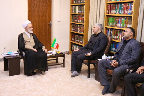 Imágenes / Encuentro del presidente y los vicepresidentes de la Yihad Universitaria de la provincia de Qom con el ayatolá A'rafi