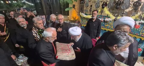 تصاویر /  مراسم عزاداری  متبرک به پرچم مطهر حرم امام حسین (ع) و حضرت ابالفضل (ع) در شهرستان آبیک قزوین