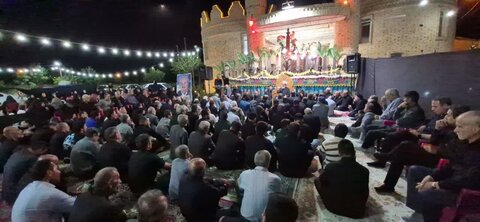 تصاویر /  مراسم عزاداری  متبرک به پرچم مطهر حرم امام حسین (ع) و حضرت ابالفضل (ع) در شهرستان آبیک قزوین