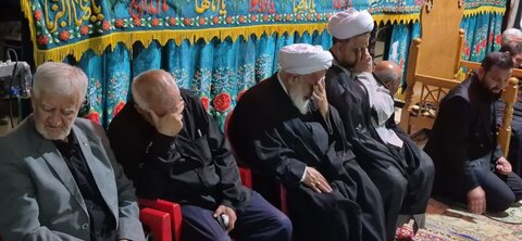 تصاویر /  مراسم عزاداری  متبرک به پرچم مطهر حرم امام حسین (ع) و حضرت ابالفضل (ع) در شهرستان آبیک قزوین