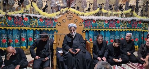 تصاویر /  مراسم عزاداری  متبرک به پرچم مطهر حرم امام حسین (ع) و حضرت ابالفضل (ع) در شهرستان آبیک قزوین