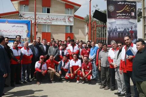 تصاویر / ادای احترام رئیس جمعیت هلال احمر کشور  به شهید امدادگر