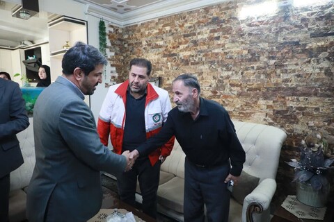 تصاویر / ادای احترام رئیس جمعیت هلال احمر کشور  به شهید امدادگر