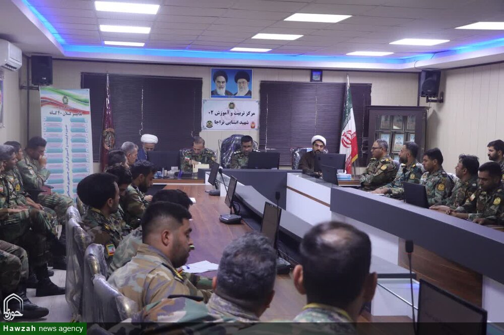 دشمن از سلاح ایمان و بصیرت رزمندگان اسلام هراس دارد + عکس