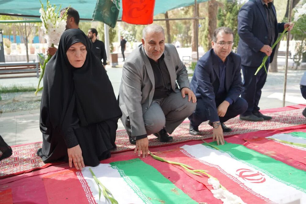 شهدا برگهای زرین تاریخ این مرز و بوم هستند