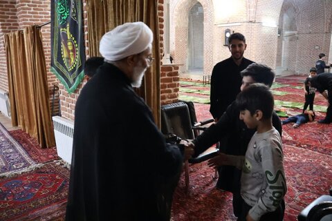 تصاویر/ اختتامیه برنامه حسینیه کودکان حوزه علمیه مرند