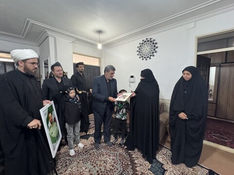 تصاویر / حضور نماینده ویژه رئیس بنیاد شهید در منزل شهدای همدانی در حمله رژیم صهیونیستی