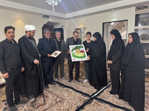 تصاویر / حضور نماینده ویژه رئیس بنیاد شهید در منزل شهدای همدانی در حمله رژیم صهیونیستی
