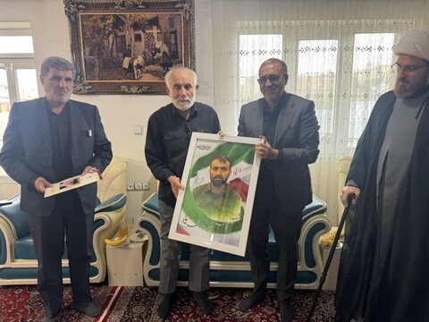 تصاویر / حضور نماینده ویژه رئیس بنیاد شهید در منزل شهدای همدانی در حمله رژیم صهیونیستی