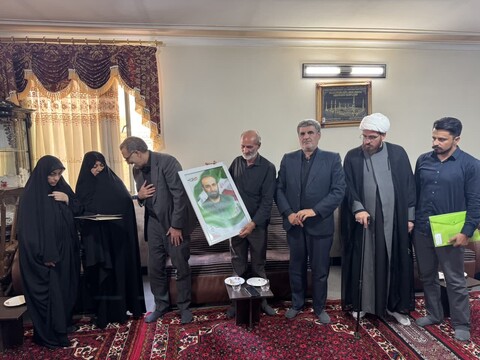 تصاویر / حضور نماینده ویژه رئیس بنیاد شهید در منزل شهدای همدانی در حمله رژیم صهیونیستی