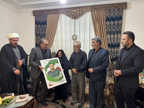 تصاویر / حضور نماینده ویژه رئیس بنیاد شهید در منزل شهدای همدانی در حمله رژیم صهیونیستی