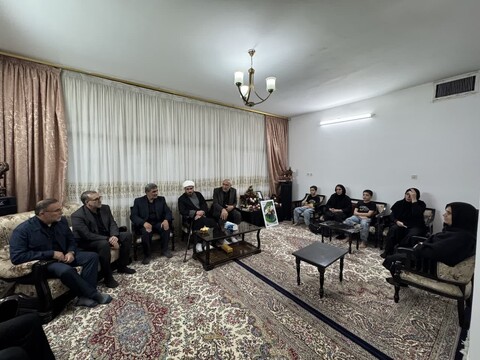 تصاویر / حضور نماینده ویژه رئیس بنیاد شهید در منزل شهدای همدانی در حمله رژیم صهیونیستی