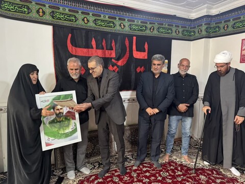 تصاویر / حضور نماینده ویژه رئیس بنیاد شهید در منزل شهدای همدانی در حمله رژیم صهیونیستی