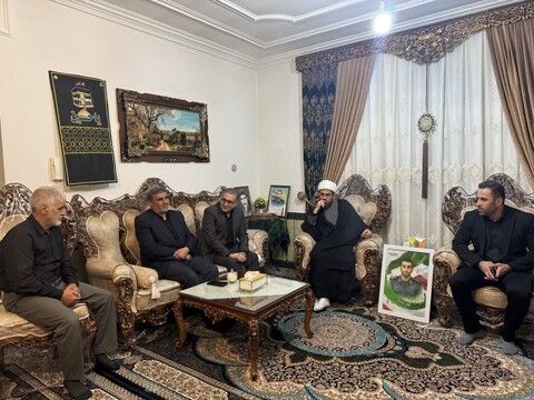 تصاویر / حضور نماینده ویژه رئیس بنیاد شهید در منزل شهدای همدانی در حمله رژیم صهیونیستی