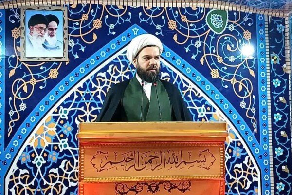 وحدت مردم و مسئولان کلید شکست نقشه‌های دشمنان است