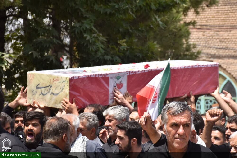 فیلم/ رجزخوانی خواهر شهید محمدی زرین چقا در مراسم تشییع برادر شهیدش