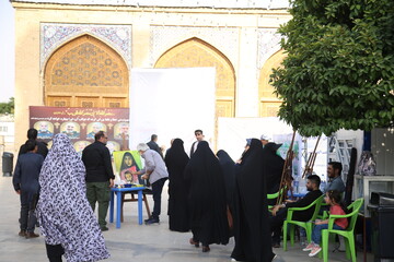 اجرای پویش فرهنگی «۲۰۴۰» در حرم مطهر سیدعلاءالدین حسین(ع) شیراز