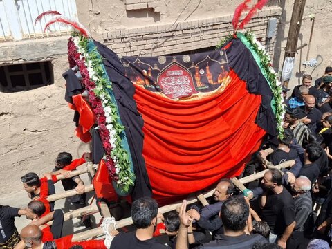 آیین سنتی  مذهبی نخل گردانی در نیاسر