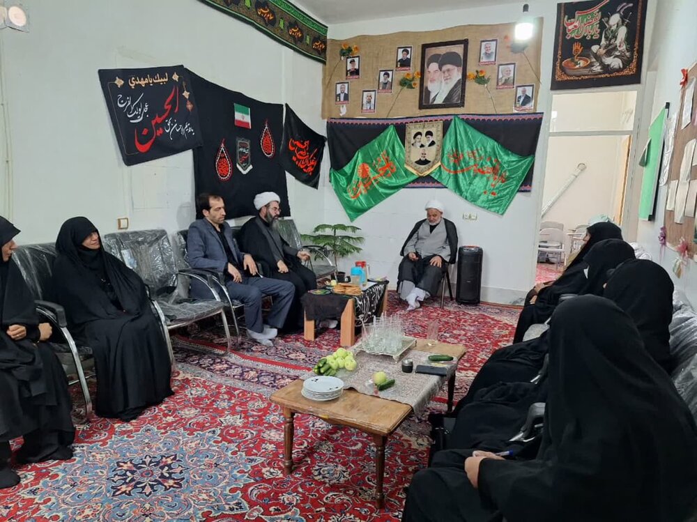 بازدید مدیر حوزه علمیه خواهران استان مرکزی از مدرسه علمیه حضرت زینب(س) آستانه