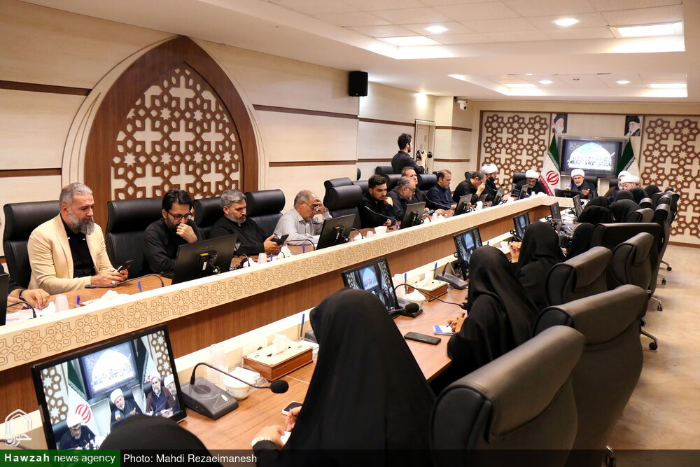 हौज़ा हाए इल्मिया सर्वोच्च नेता के आदेशों का पालन करने में अग्रणी भूमिका निभाते हैं/प्रचार को प्राथमिकता देने पर ज़ोर