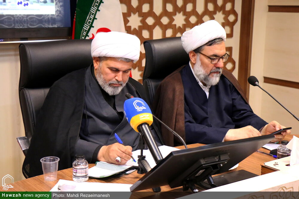 हौज़ा हाए इल्मिया सर्वोच्च नेता के आदेशों का पालन करने में अग्रणी भूमिका निभाते हैं/प्रचार को प्राथमिकता देने पर ज़ोर