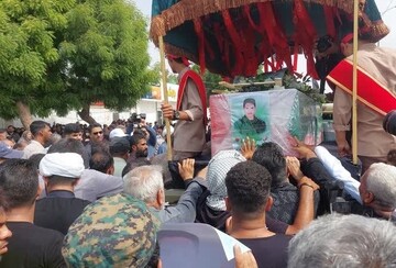 پیکر شهید «عباس بیرقی فرد» در بندرعباس تشییع شد