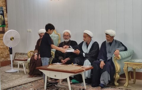 تصاویر/ دیدار معاونان حوزه علمیه کاشان با خانواده حجت‌الاسلام سعیدی‌پارسا