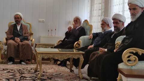 تصاویر/ دیدار معاونان حوزه علمیه کاشان با خانواده حجت‌الاسلام سعیدی‌پارسا