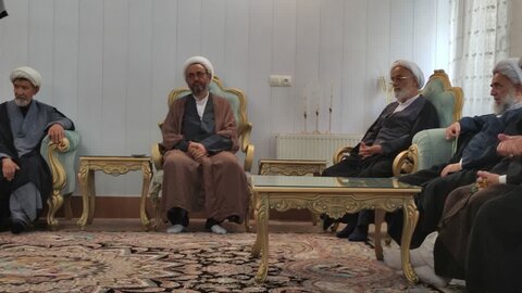 تصاویر/ دیدار معاونان حوزه علمیه کاشان با خانواده حجت‌الاسلام سعیدی‌پارسا