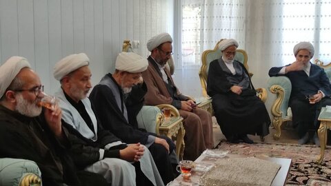 تصاویر/ دیدار معاونان حوزه علمیه کاشان با خانواده حجت‌الاسلام سعیدی‌پارسا