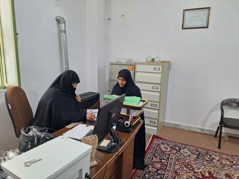 تصاویر/بازدید کادر مدیریت حوزه علمیه خواهران استان مرکزی از مدرسه علمیه حضرت زینب(س)آستانه