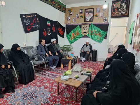 تصاویر/بازدید کادر مدیریت حوزه علمیه خواهران استان مرکزی از مدرسه علمیه حضرت زینب(س)آستانه