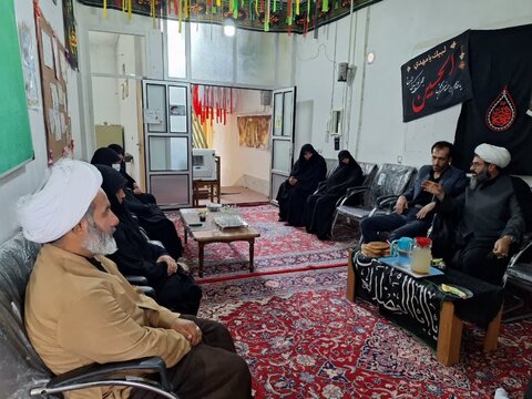 تصاویر/بازدید کادر مدیریت حوزه علمیه خواهران استان مرکزی از مدرسه علمیه حضرت زینب(س)آستانه