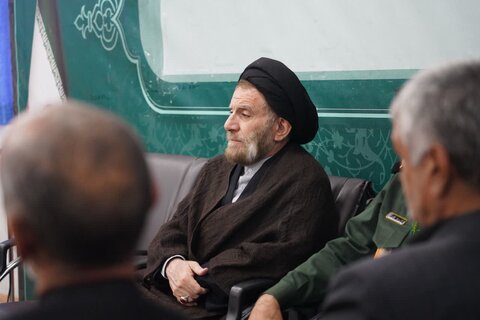 تصاویر دیدار جمعی از مردم رومشکان با نماینده ولی فقیه در استان لرستان