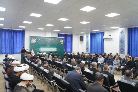 تصاویر دیدار جمعی از مردم رومشکان با نماینده ولی فقیه در استان لرستان