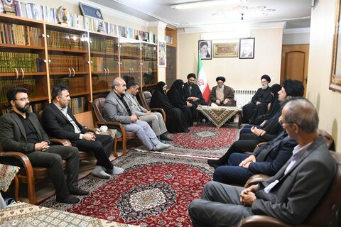 تصاویر|دیدار معاون تعاون و امور اجتماعی بنیاد شهید و امور ایثارگران کشور با امام جمعه اصفهان