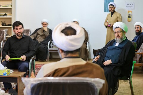 تصاویر | بازدید نماینده ولی فقیه در استان آذربایجان شرقی از فرآیند مصاحبه داوطلبان ورود به حوزه‌های علمیه در تبریز