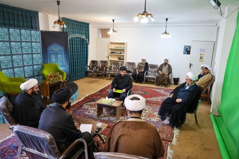 تصاویر | بازدید نماینده ولی فقیه در استان آذربایجان شرقی از فرآیند مصاحبه داوطلبان ورود به حوزه‌های علمیه در تبریز