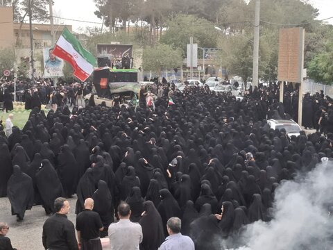 تصاویر/تشییع باشکوه پیکر شهید سرافراز وطن «میثم فتح قریب »در آران وبیدگل