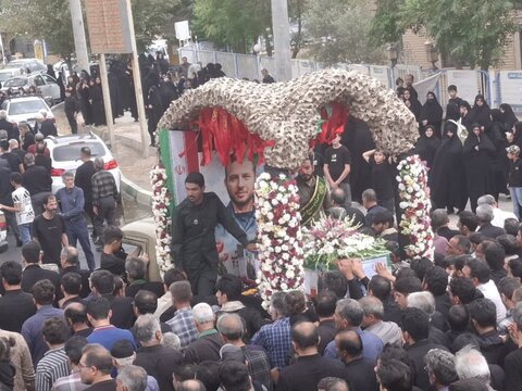 تصاویر/تشییع باشکوه پیکر شهید سرافراز وطن «میثم فتح قریب »در آران وبیدگل