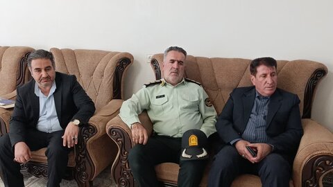 تصاویر دیدار امام جمعه کوهدشت با خانواده شهید رضا رضایی