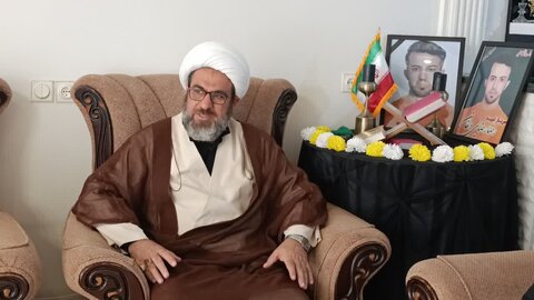 تصاویر دیدار امام جمعه کوهدشت با خانواده شهید رضا رضایی