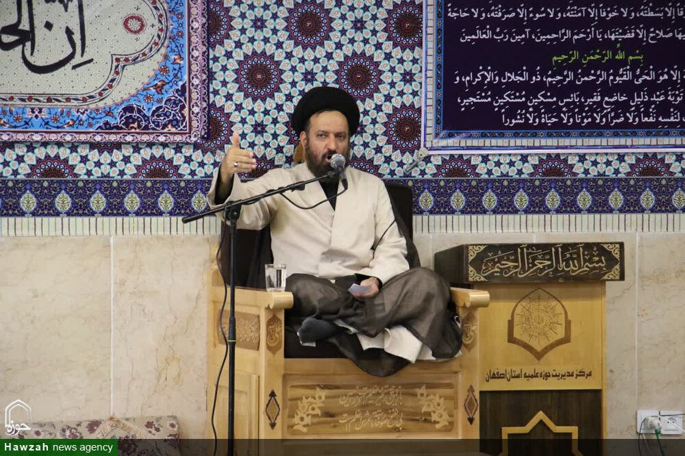 حذف امام جامعه اسلامی و اختلاف افکنی، حربه دشمنان از گذشته تا امروز است