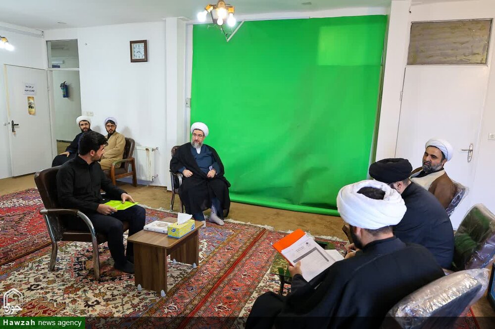 تصاویر | بازدید نماینده ولی فقیه در استان آذربایجان شرقی از فرآیند مصاحبه داوطلبان ورود به حوزه‌های علمیه در تبریز