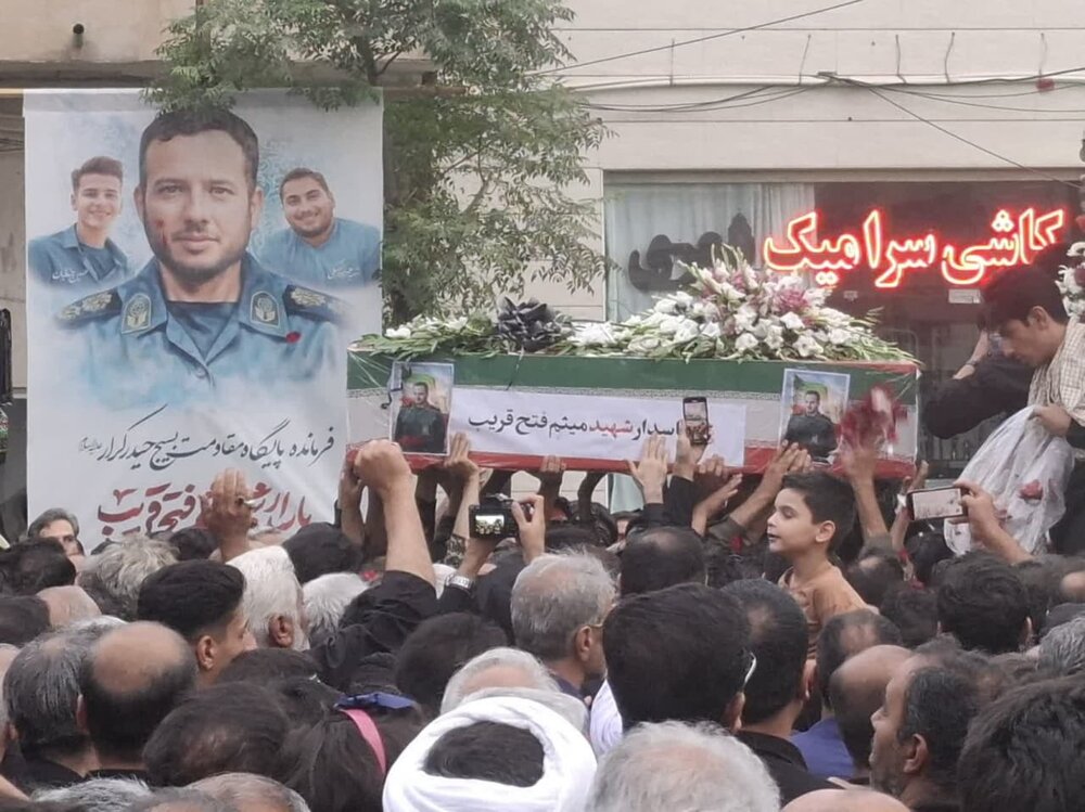 فیلم | گوشه هایی از تشییع پیکرشهید میثم فتح قریب در آران و بیدگل