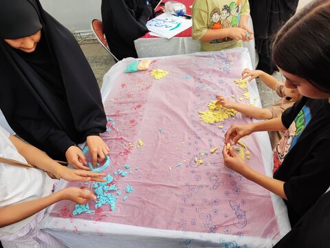 تصاویر/فعالیت طلاب مدرسه علمیه الزهرا اراک به مناسبت هفته عفاف و حجاب