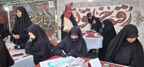 تصاویر/فعالیت طلاب مدرسه علمیه الزهرا اراک به مناسبت هفته عفاف و حجاب